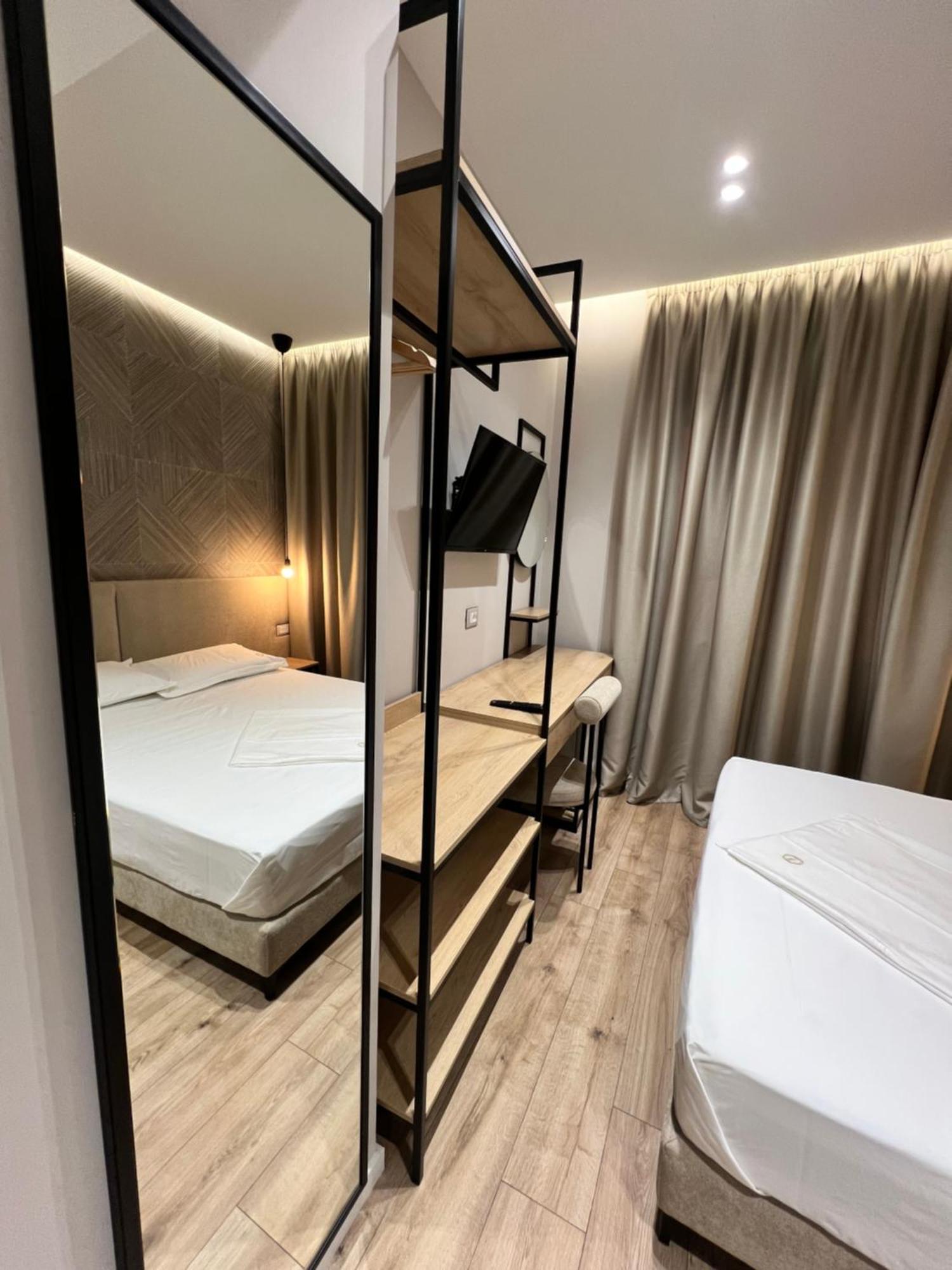 Hotel Enzo & Blloku *